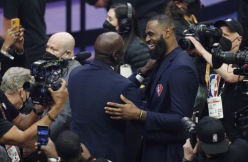 pg电子官网入口-GOAT？雷迪克：詹姆斯和乔丹是历史上最伟大的两个球员！